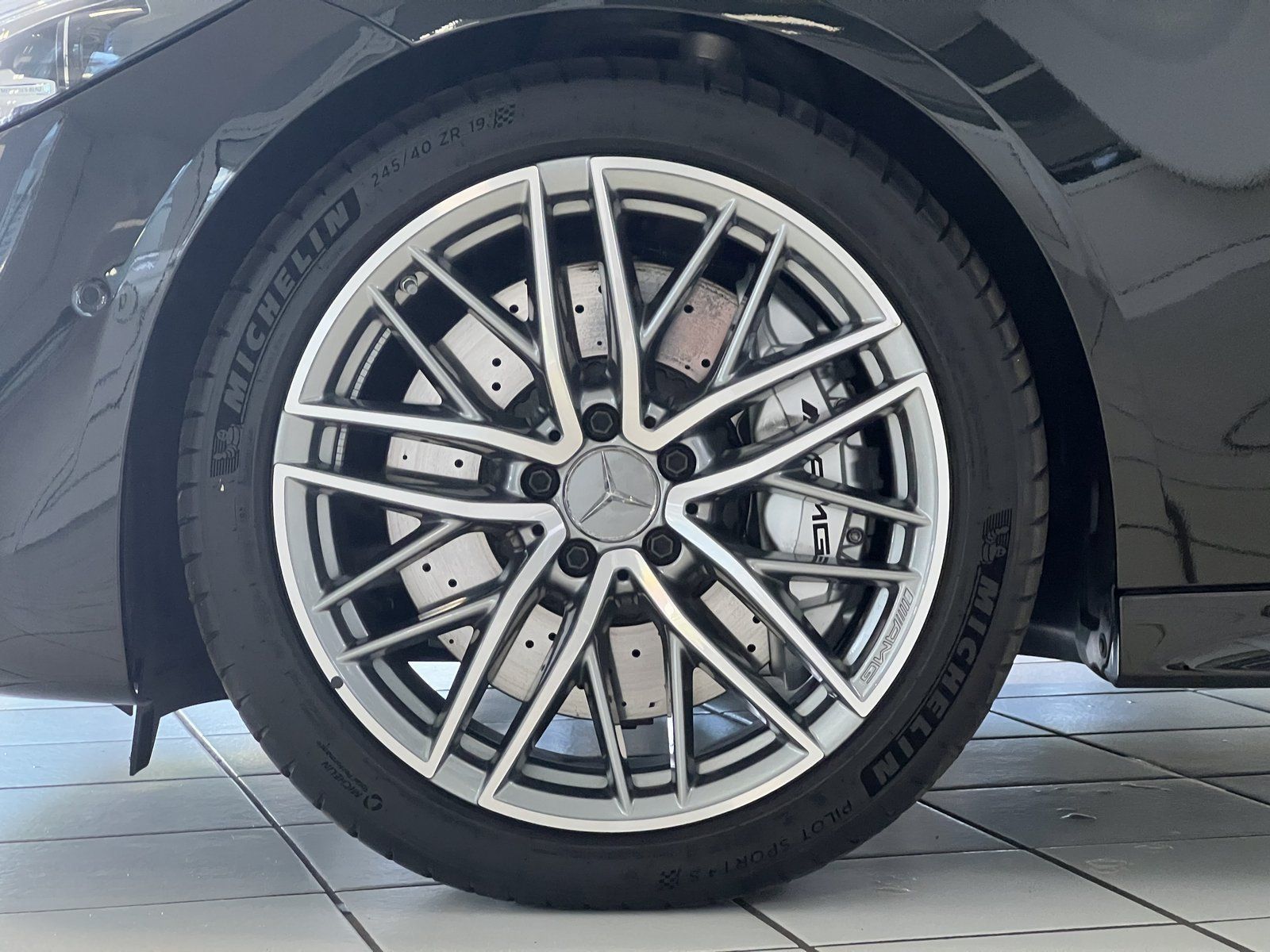 Mercedes-Benz C 43 AMG 2025 г. Чёрный, пробег 3697 км