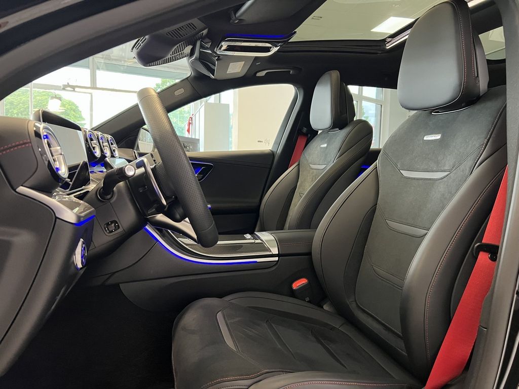 Mercedes-Benz C 43 AMG 2025 г. Чёрный, пробег 3697 км
