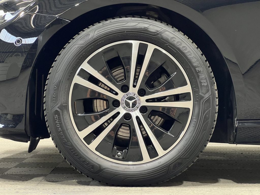 Mercedes-Benz E 220 2024 г. Чёрный, пробег 49980 км