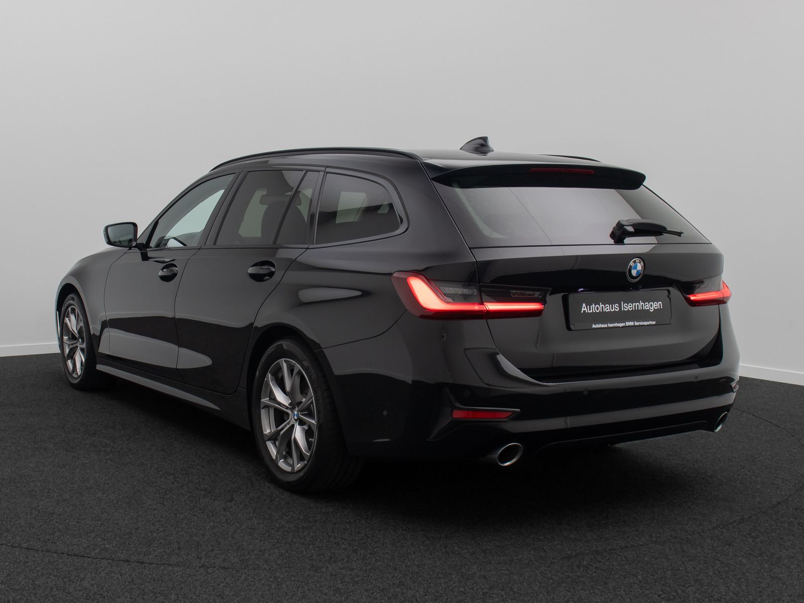 BMW 320 2022 г. Чёрный, пробег 36987 км