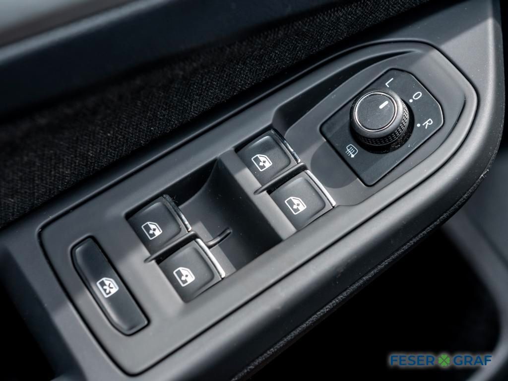 Volkswagen Golf 2023 г. Чёрный, пробег 51966 км