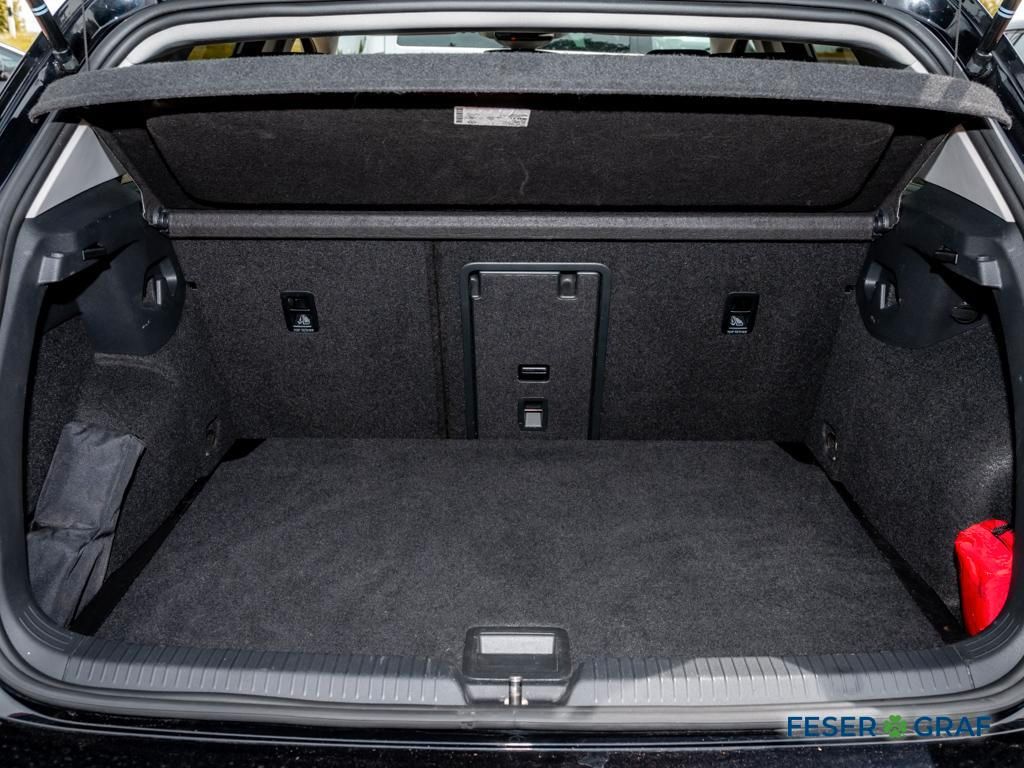 Volkswagen Golf 2023 г. Чёрный, пробег 51966 км