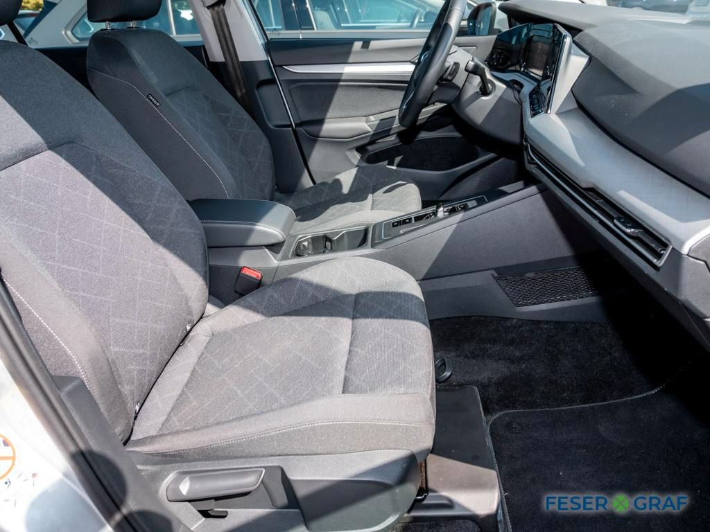 Volkswagen Golf 2023 г. Серебристый, пробег 32028 км