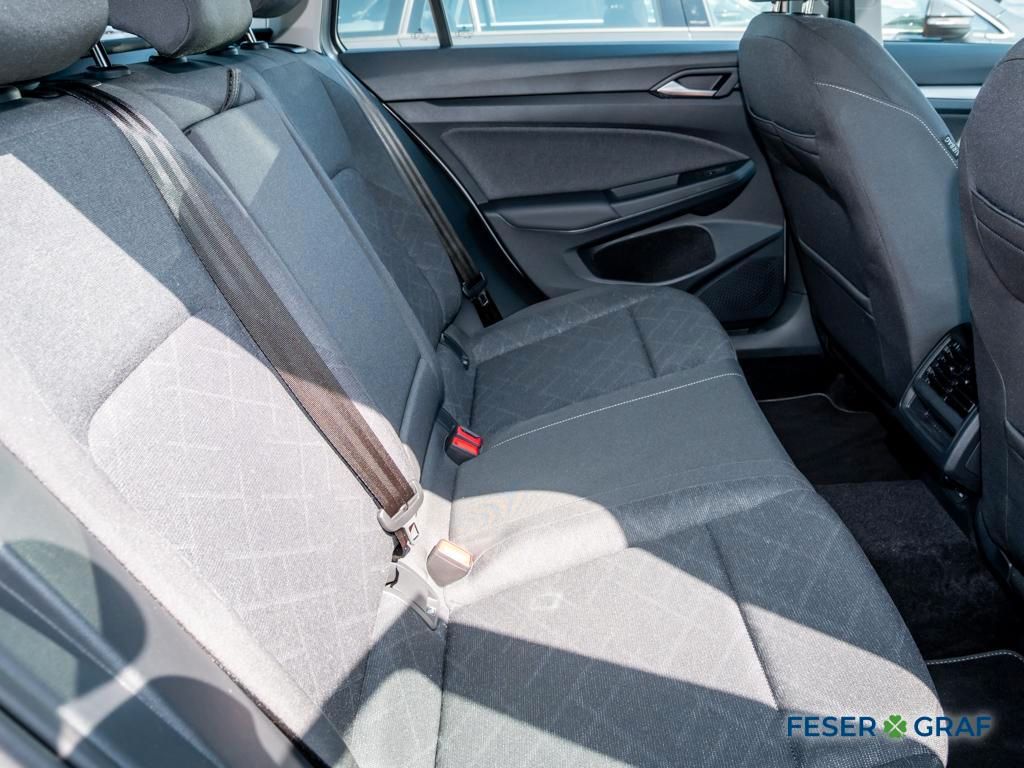 Volkswagen Golf 2023 г. Серебристый, пробег 32028 км