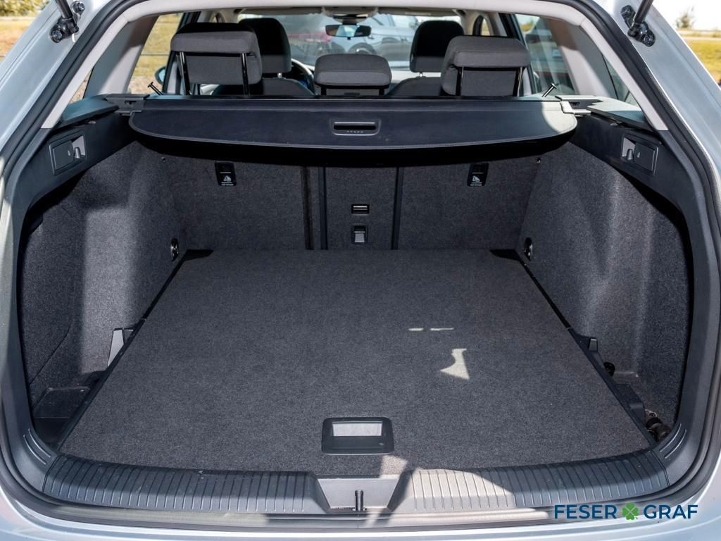 Volkswagen Golf 2023 г. Серебристый, пробег 32028 км