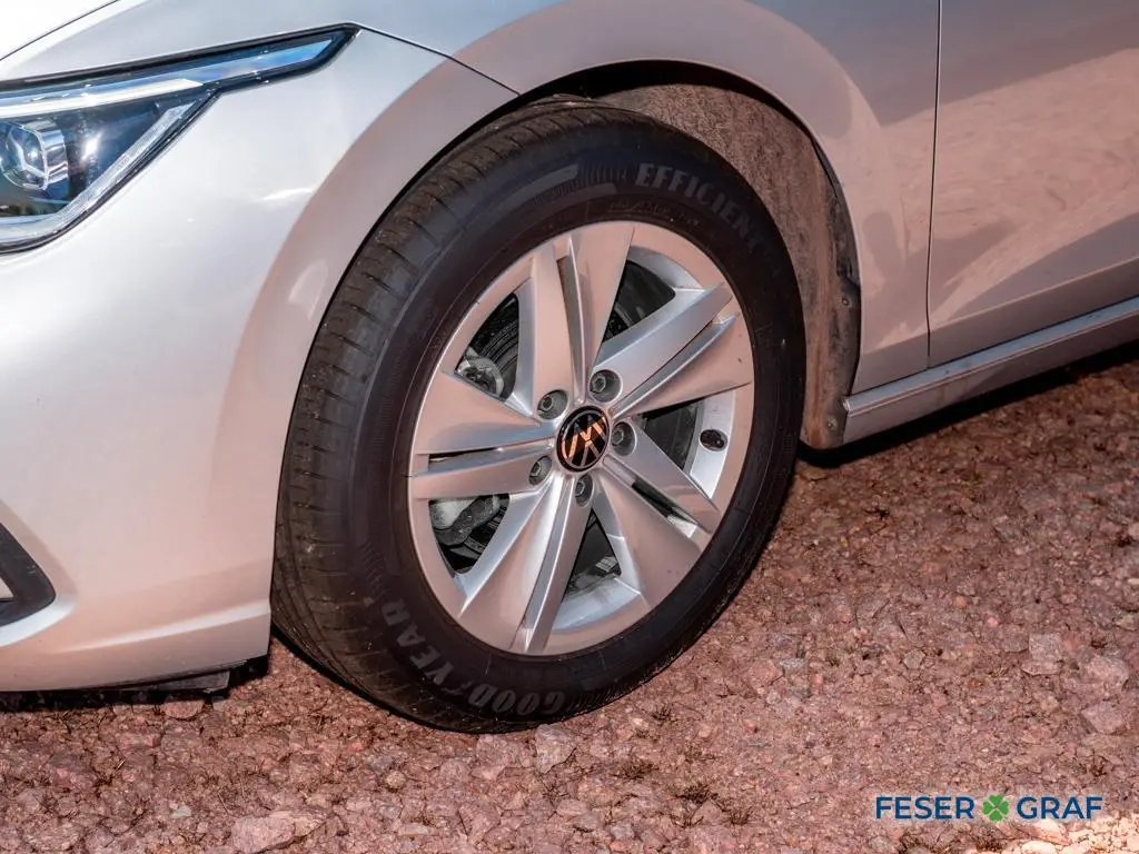 Volkswagen Golf 2023 г. Серебристый, пробег 32028 км