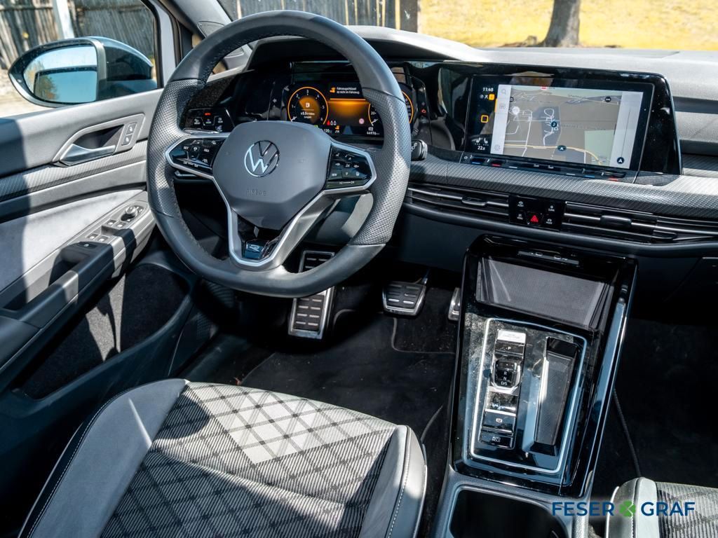 Volkswagen Golf 2024 г. Белый, пробег 44975 км
