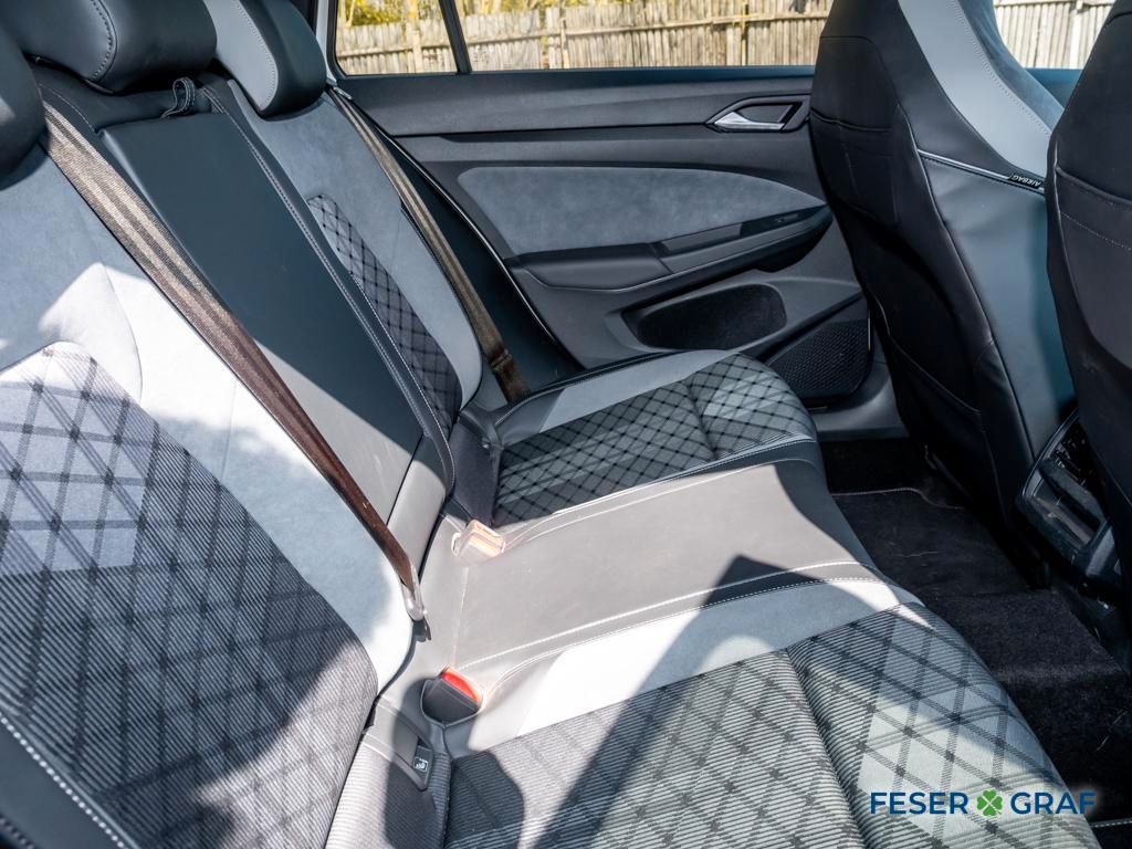 Volkswagen Golf 2024 г. Белый, пробег 44975 км