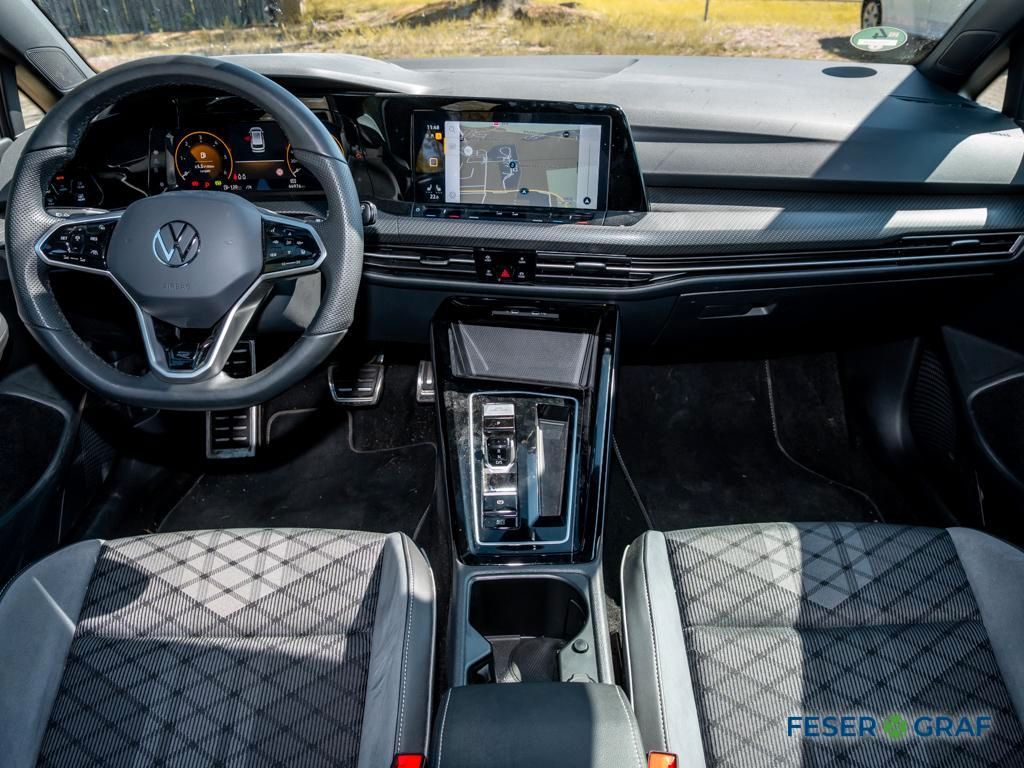 Volkswagen Golf 2024 г. Белый, пробег 44975 км