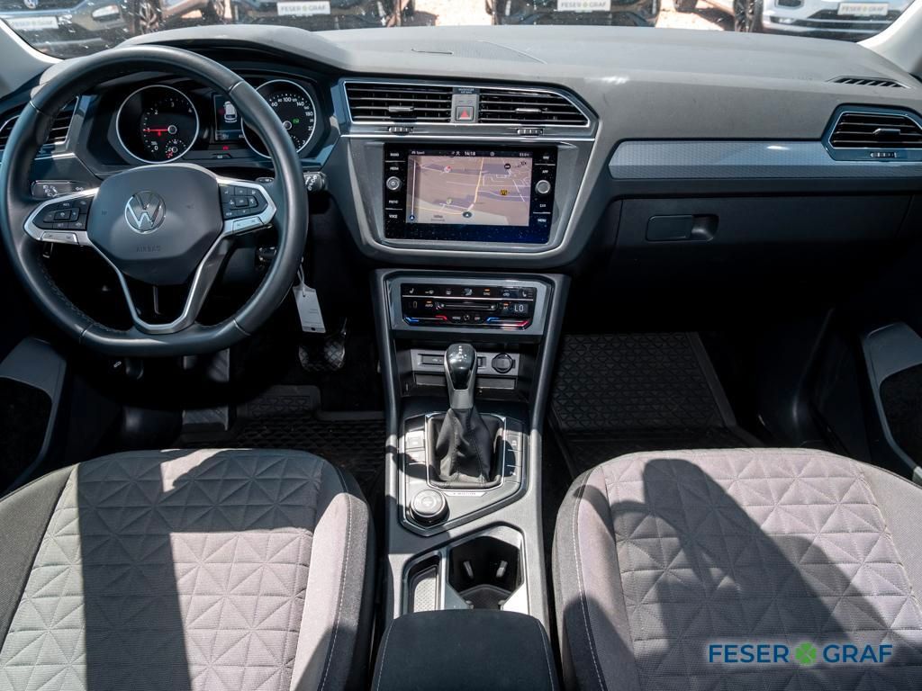 Volkswagen Tiguan 2023 г. Серый, пробег 45600 км