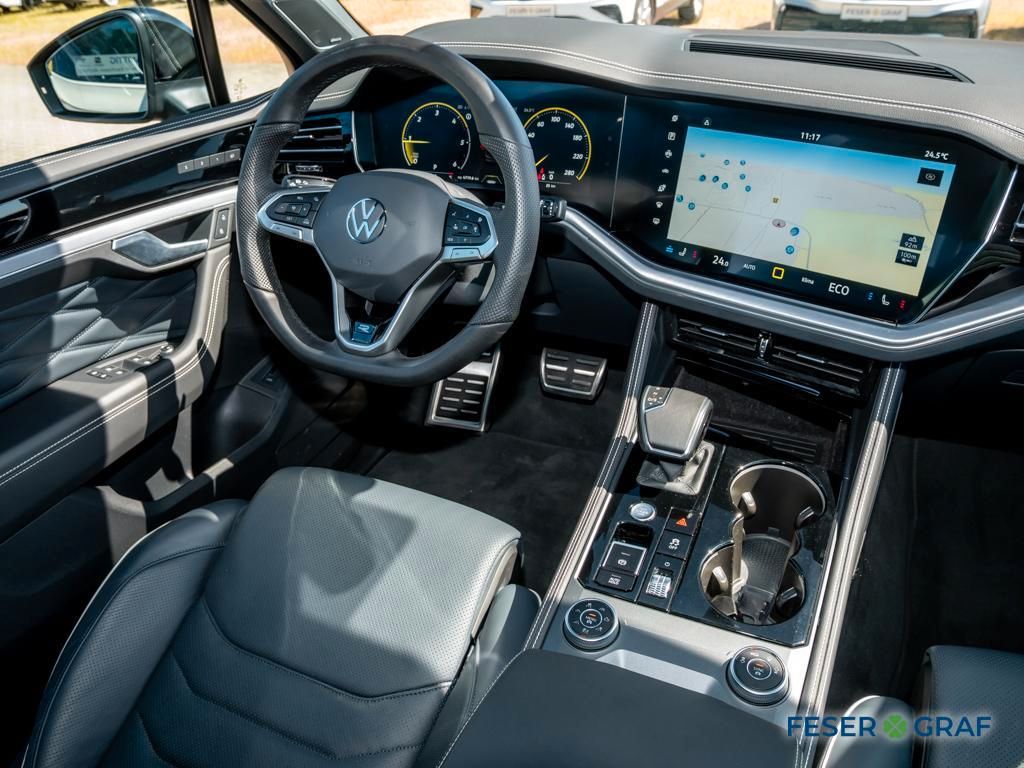 Volkswagen Touareg 2025 г. Бежевый, пробег 24980 км