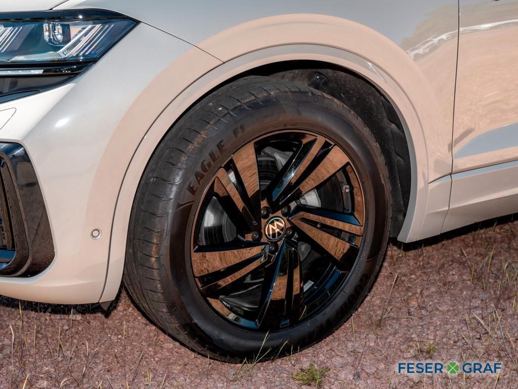 Volkswagen Touareg 2025 г. Бежевый, пробег 24980 км