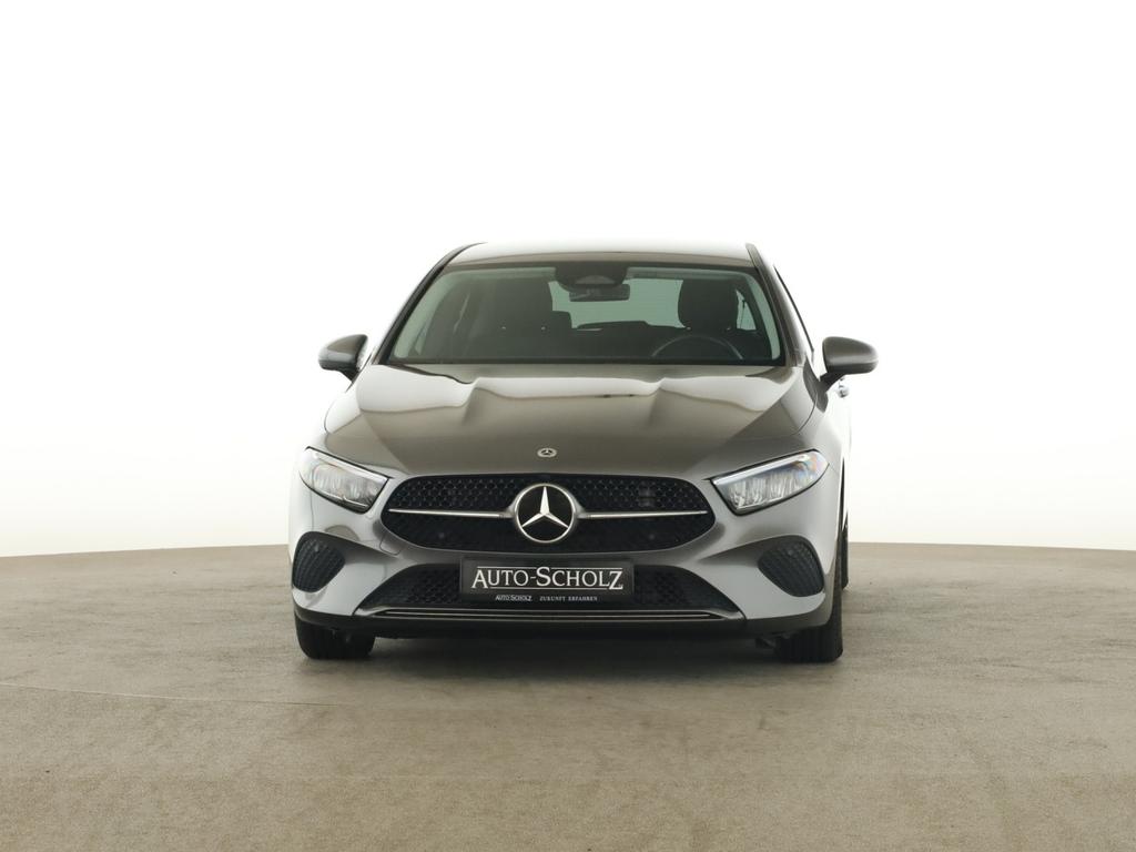 Mercedes-Benz A 180 2023 г. Серый, пробег 40341 км