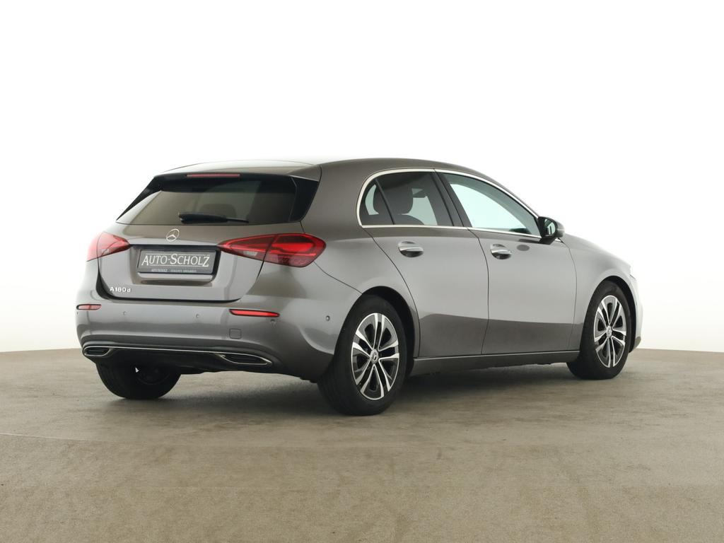 Mercedes-Benz A 180 2023 г. Серый, пробег 40341 км