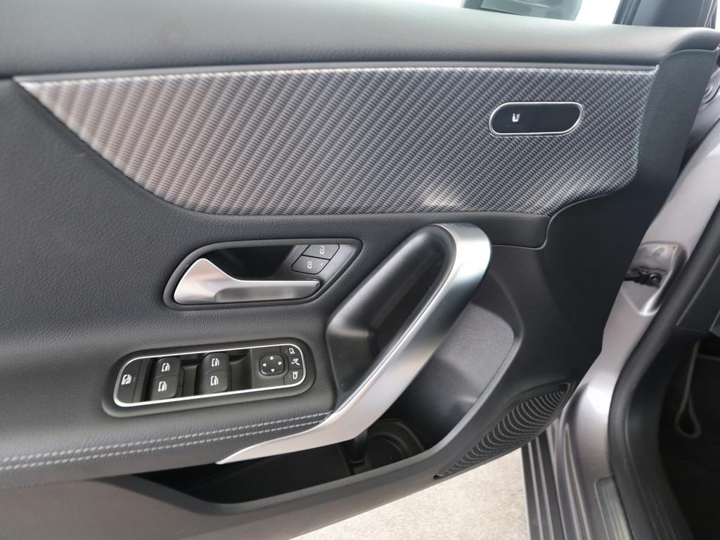 Mercedes-Benz A 180 2023 г. Серый, пробег 40341 км