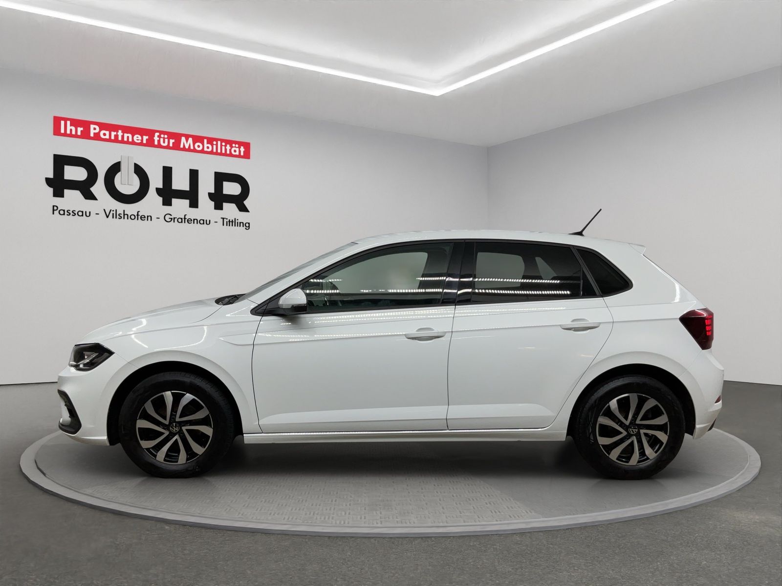 Volkswagen Polo 2023 г. Белый, пробег 43613 км