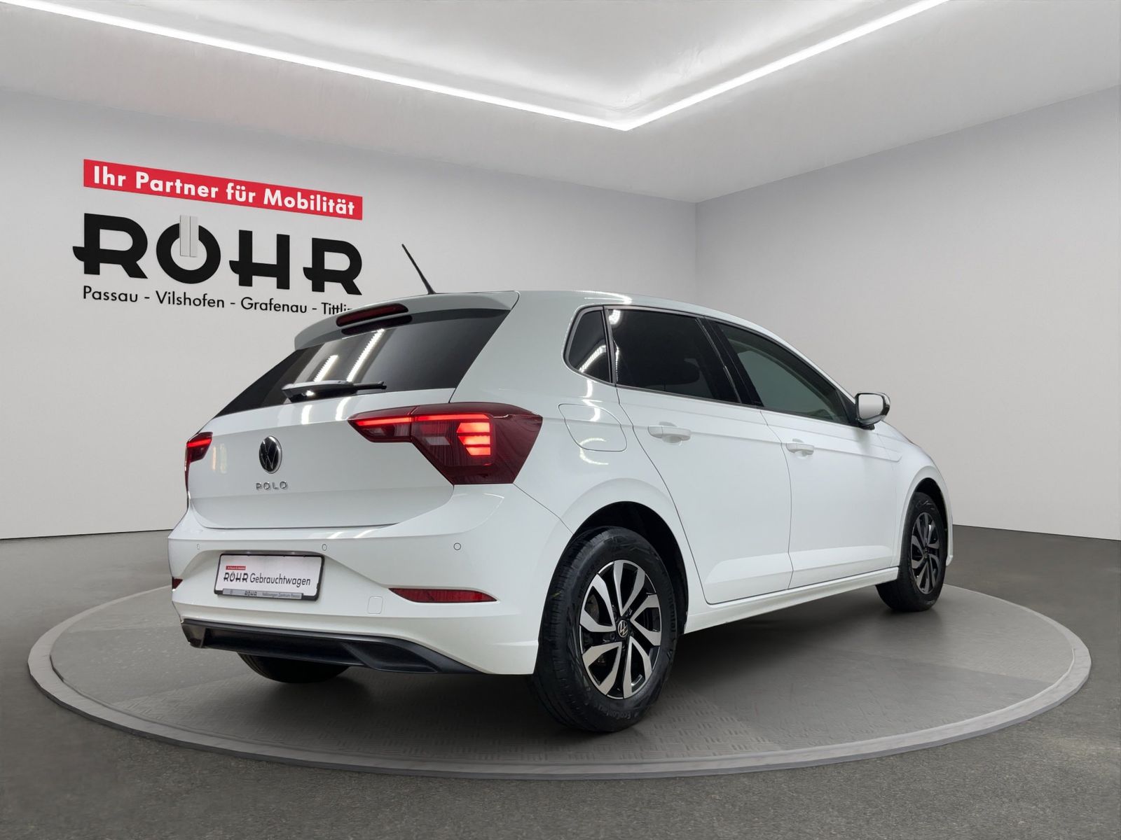 Volkswagen Polo 2023 г. Белый, пробег 43613 км