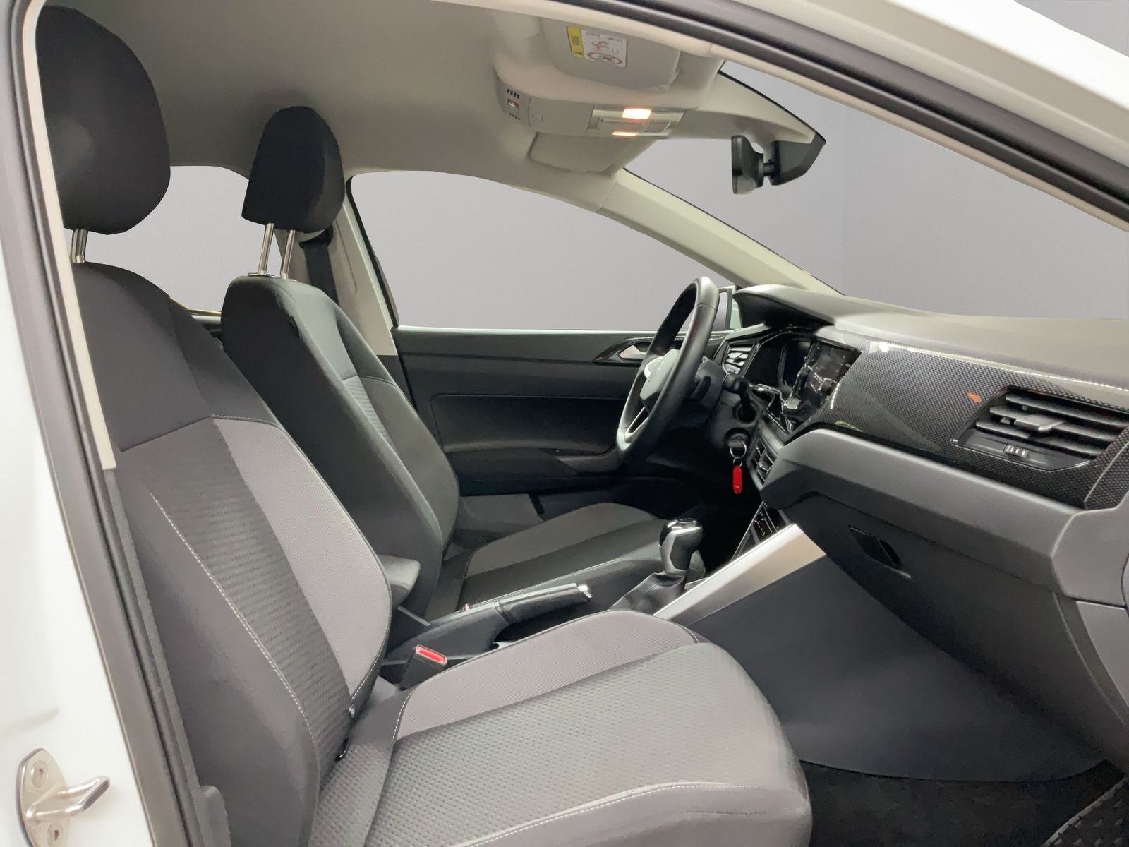 Volkswagen Polo 2023 г. Белый, пробег 43613 км