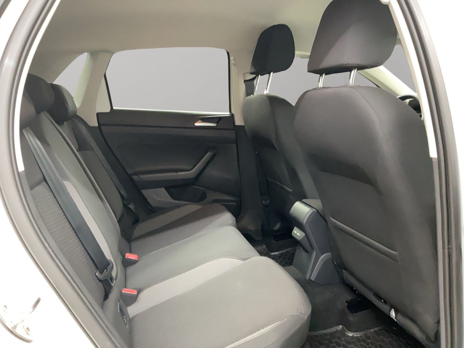 Volkswagen Polo 2023 г. Белый, пробег 43613 км