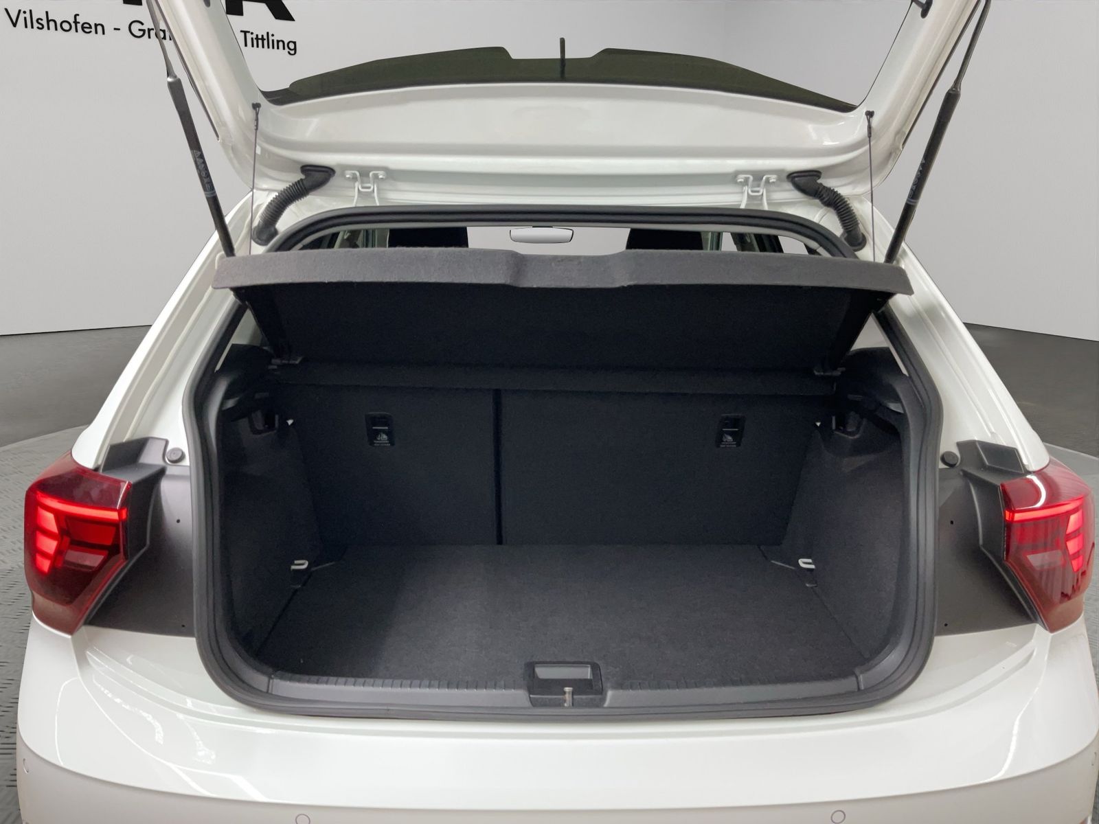 Volkswagen Polo 2023 г. Белый, пробег 43613 км