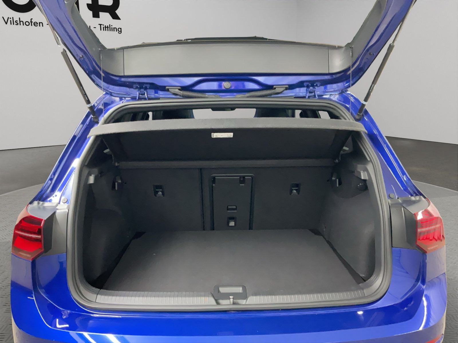 Volkswagen Golf 2023 г. Синий, пробег 22377 км
