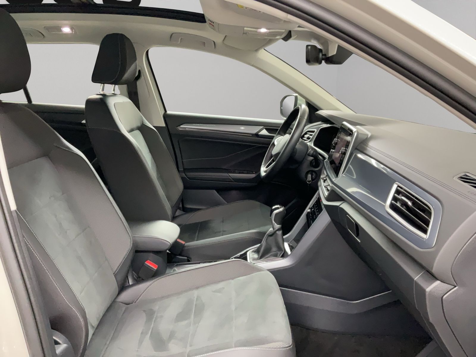 Volkswagen T-Roc 2022 г. Серый, пробег 49621 км