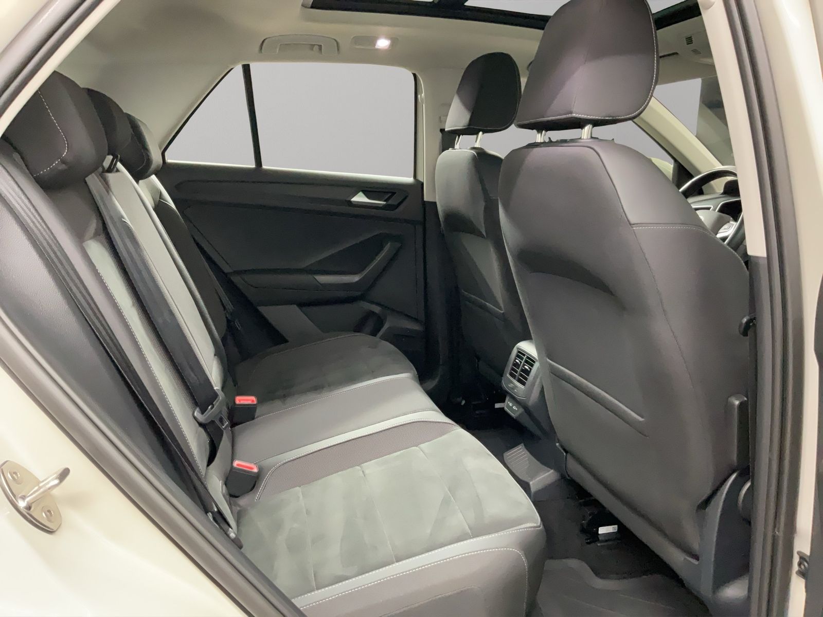 Volkswagen T-Roc 2022 г. Серый, пробег 49621 км