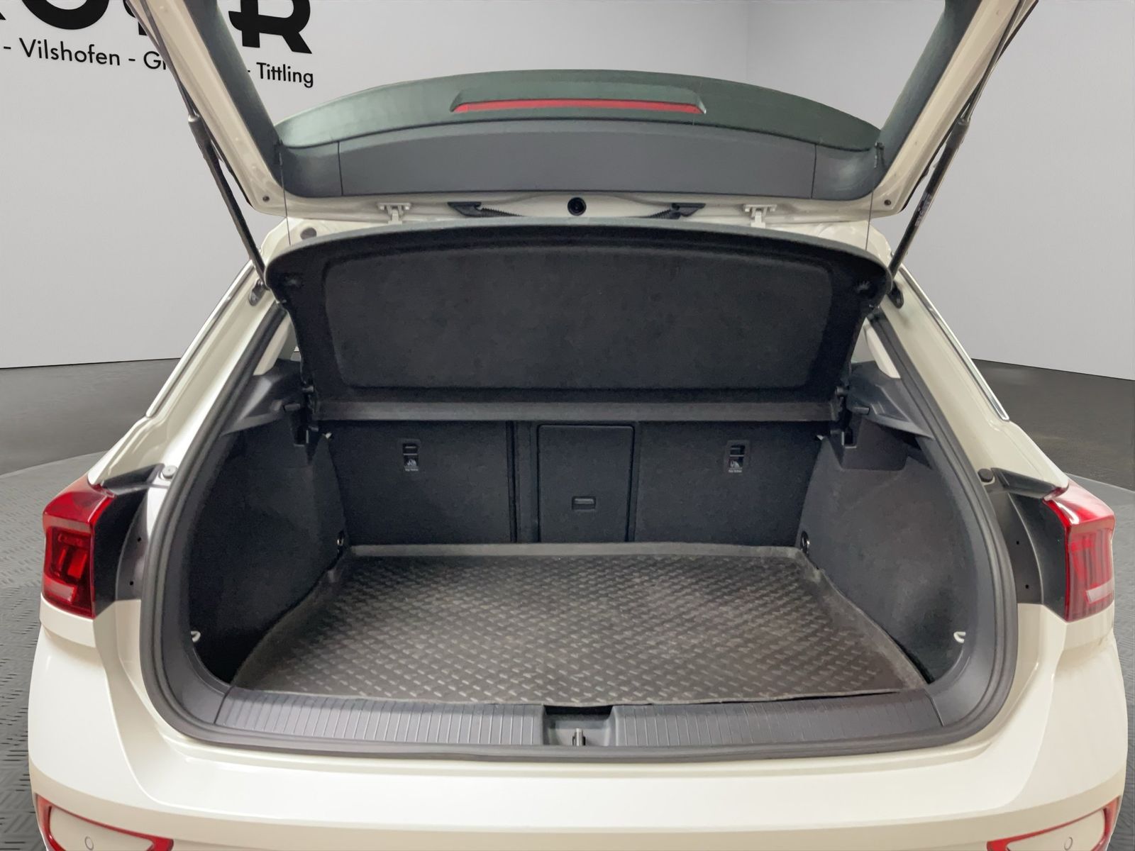 Volkswagen T-Roc 2022 г. Серый, пробег 49621 км