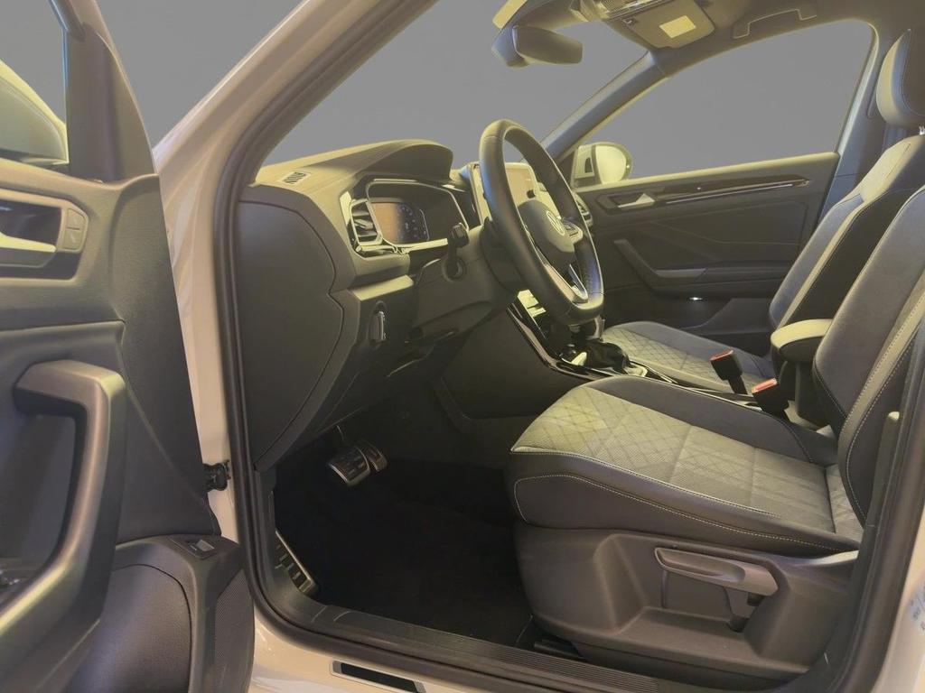 Volkswagen T-Roc 2024 г. Серый, пробег 22936 км