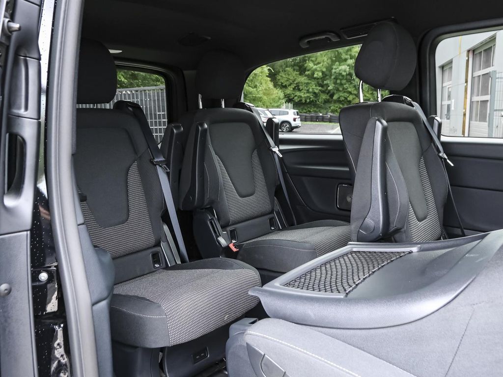 Mercedes-Benz V 250 2025 г. Чёрный, пробег 17870 км