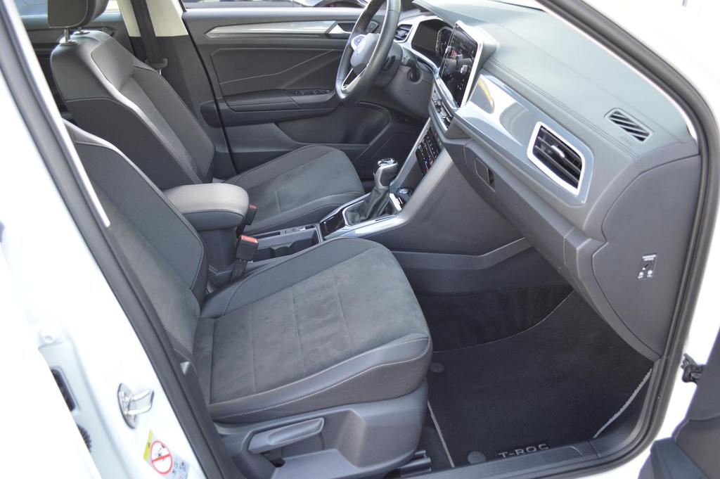 Volkswagen T-Roc 2023 г. Белый, пробег 48700 км