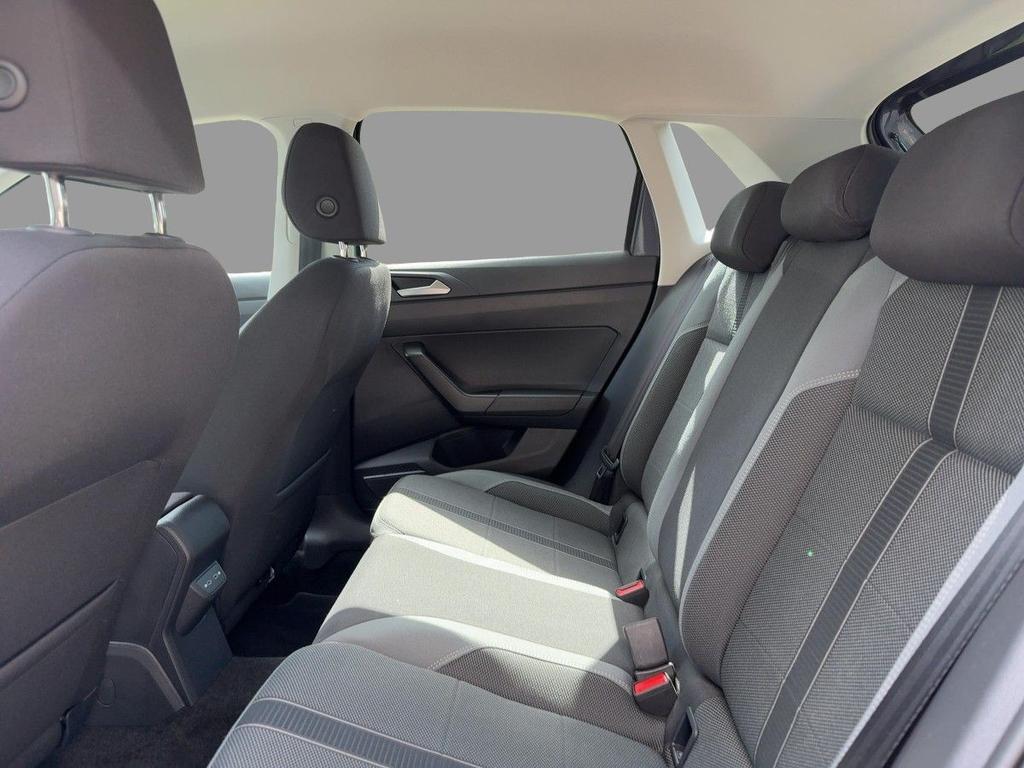 Volkswagen Polo 2024 г. Серый, пробег 26580 км