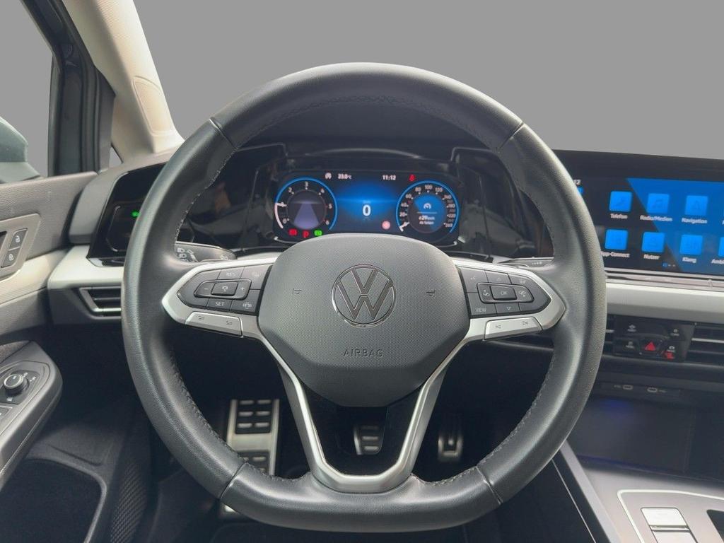 Volkswagen Golf 2023 г. Серый, пробег 37890 км