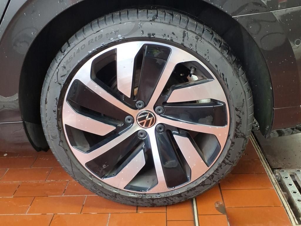 Volkswagen Arteon 2024 г. Серый, пробег 24811 км