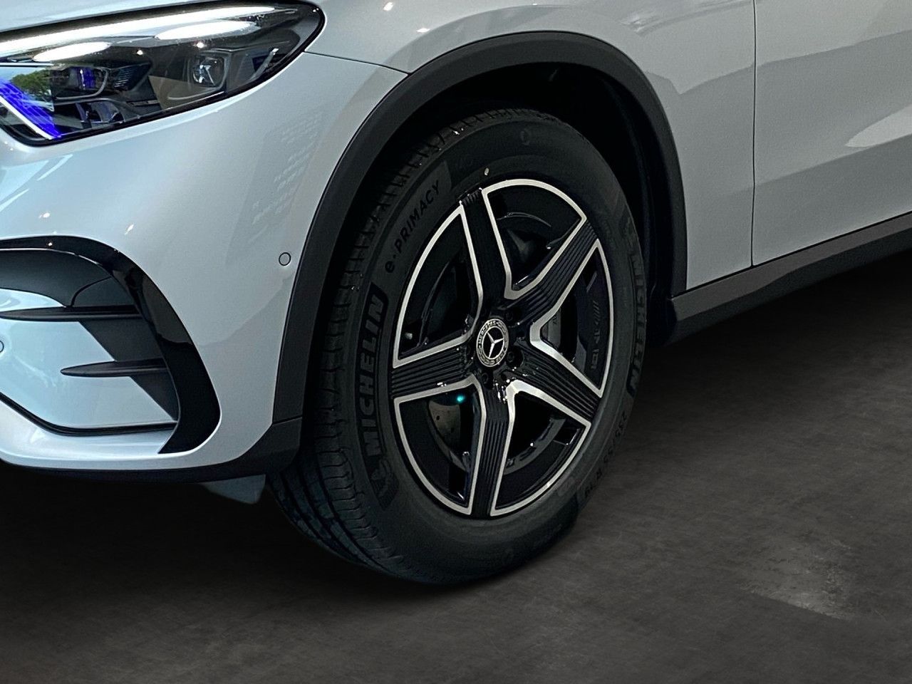 Mercedes-Benz GLC 220 2025 г. Серебристый, пробег 15625 км