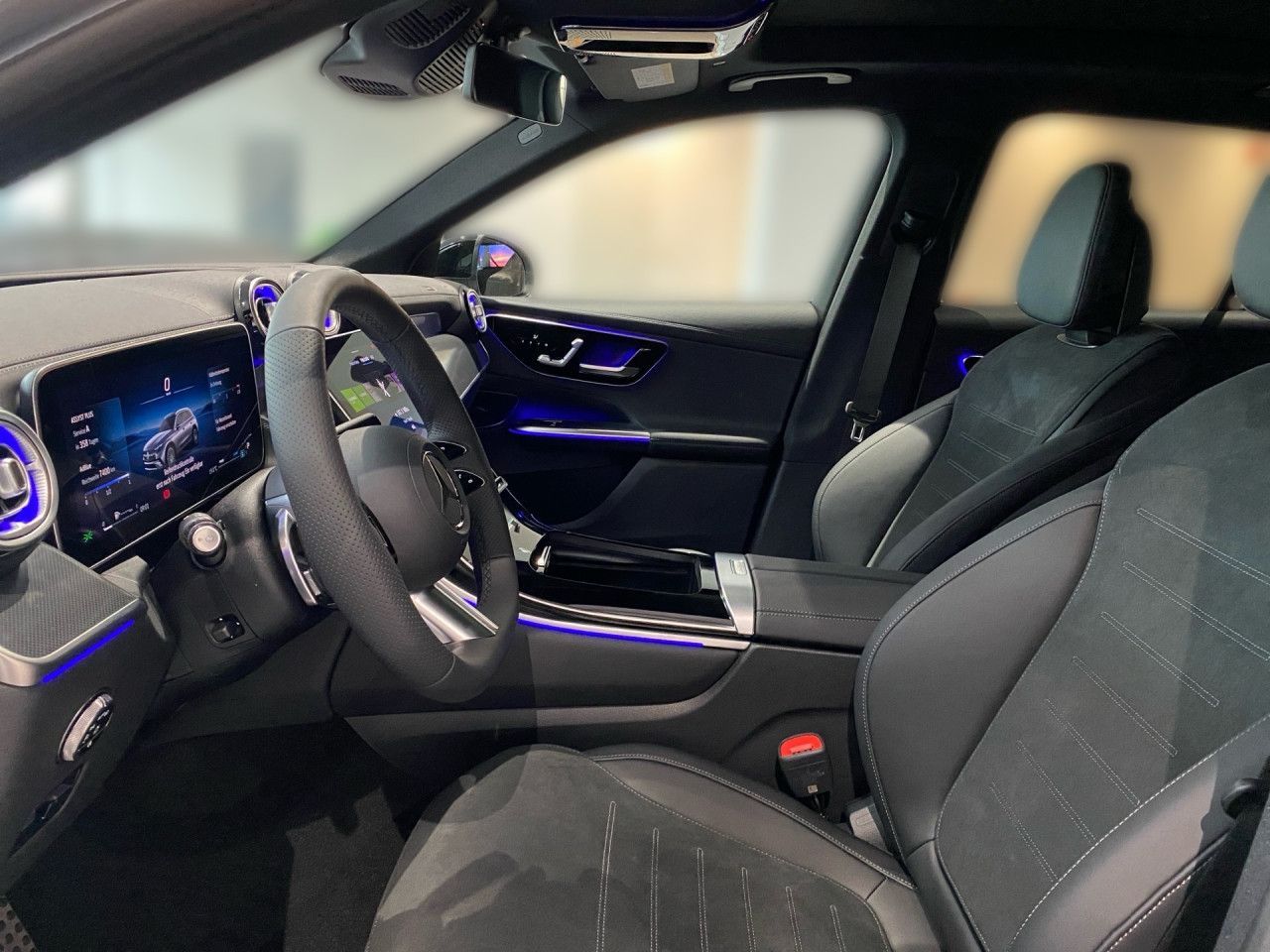 Mercedes-Benz GLC 220 2025 г. Серебристый, пробег 15625 км