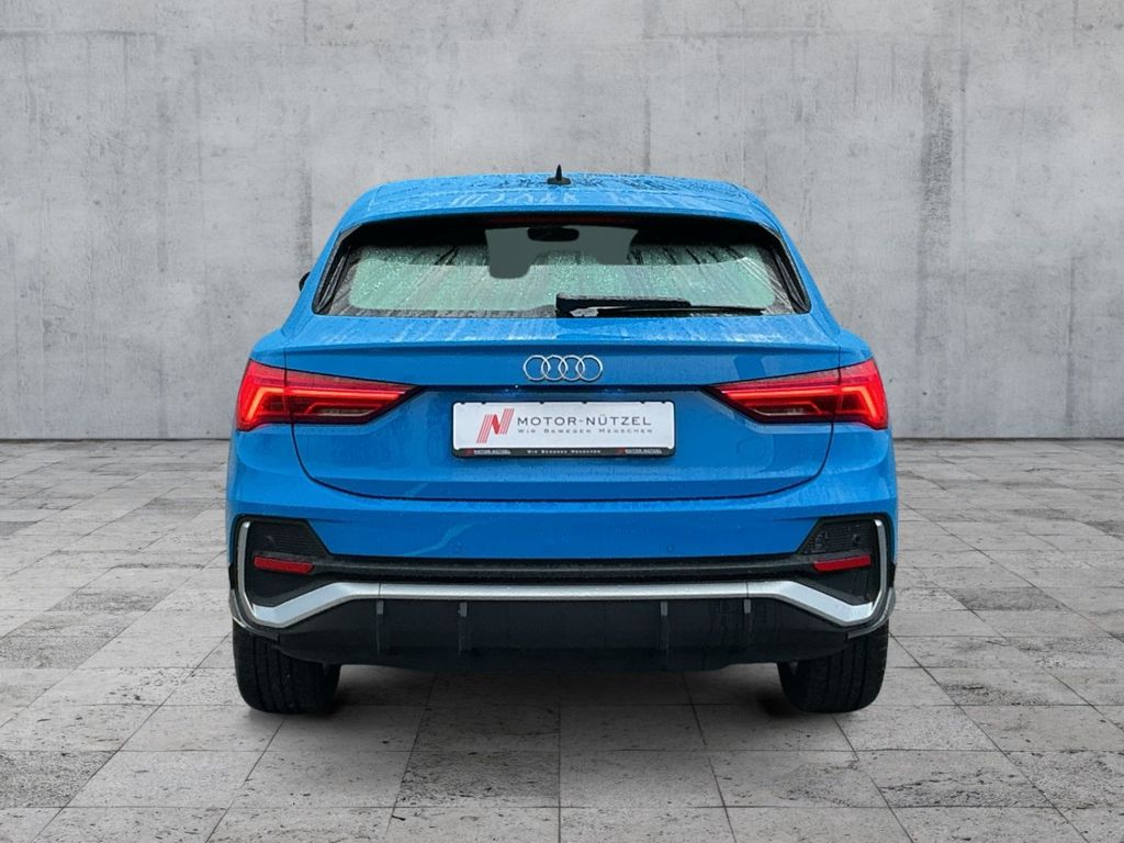 Audi Q3 2022 г. Синий, пробег 31367 км