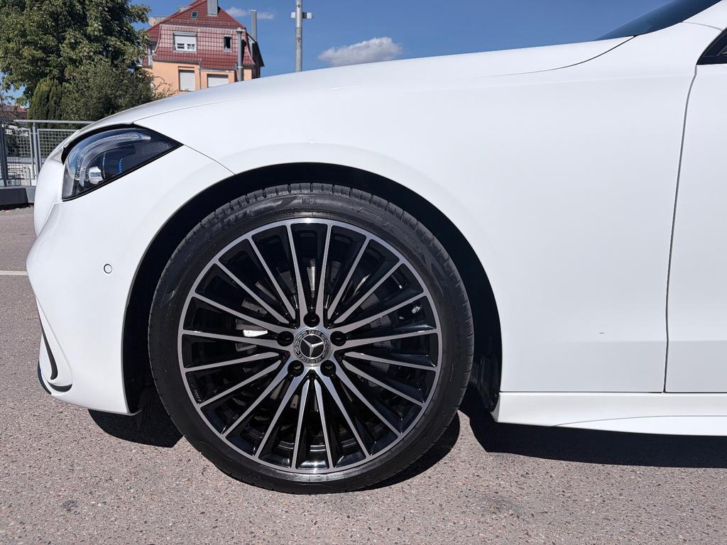 Mercedes-Benz C 300 2024 г. Белый, пробег 41000 км