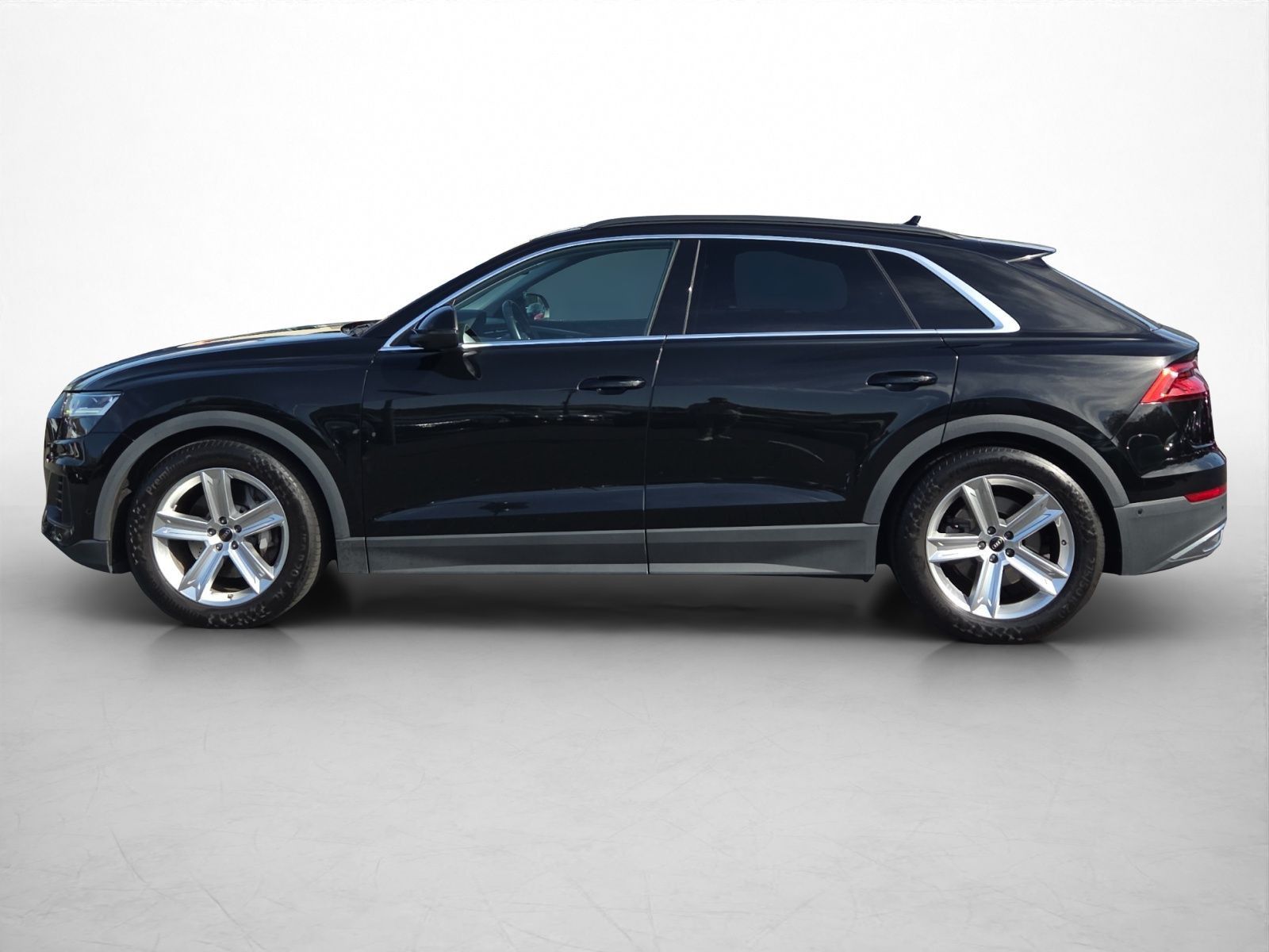 Audi Q8 2022 г. Чёрный, пробег 56328 км
