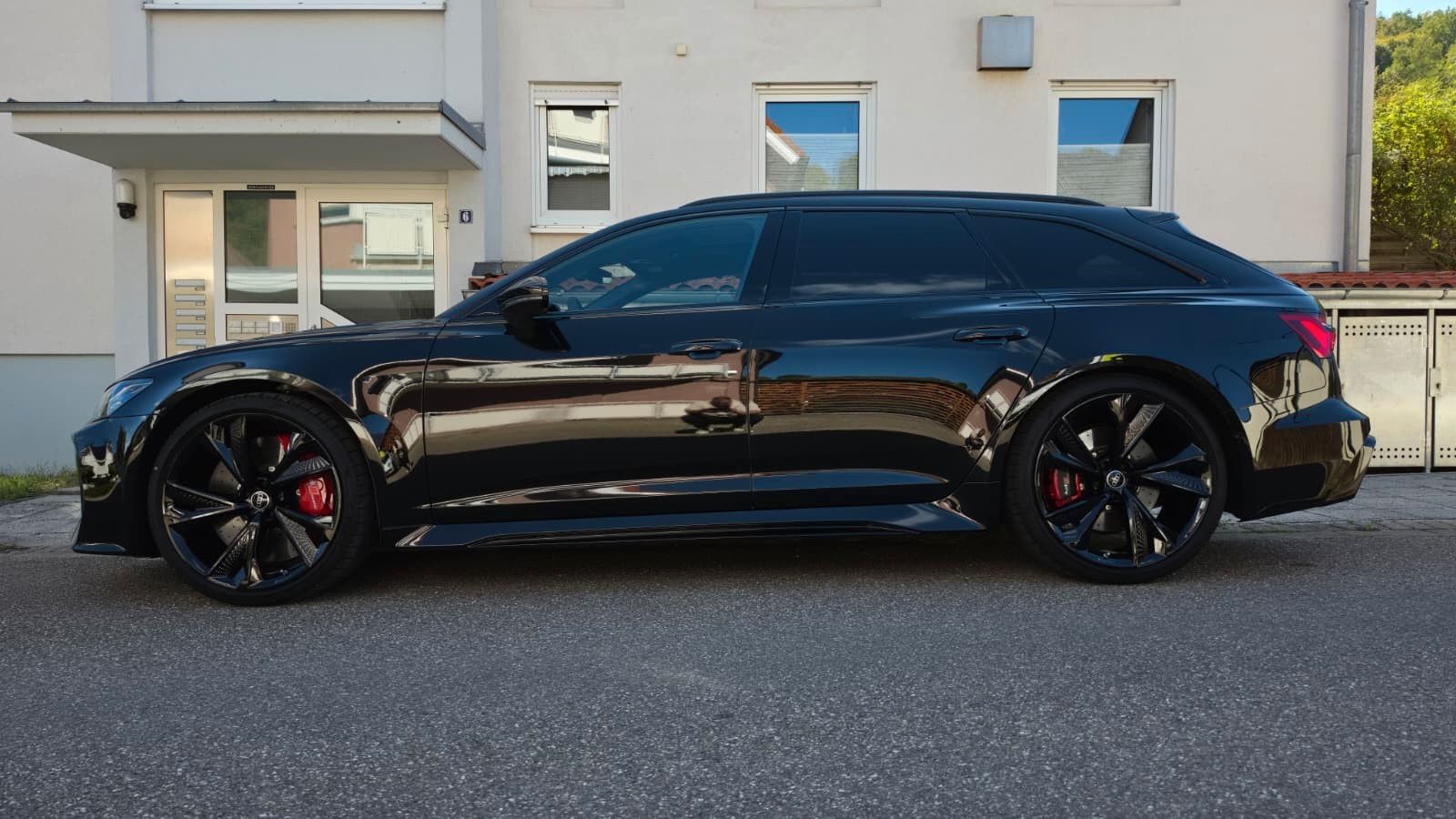 Audi RS6 2024 г. Чёрный, пробег 29800 км