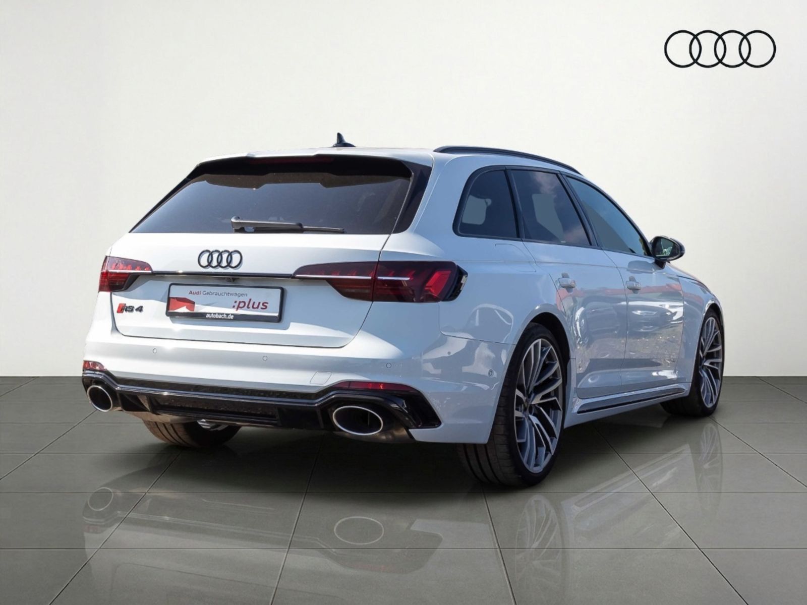 Audi RS4 2024 г. Белый, пробег 19800 км