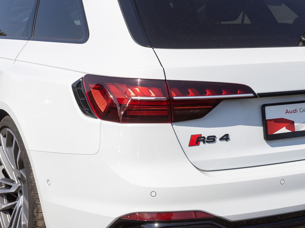 Audi RS4 2024 г. Белый, пробег 19800 км