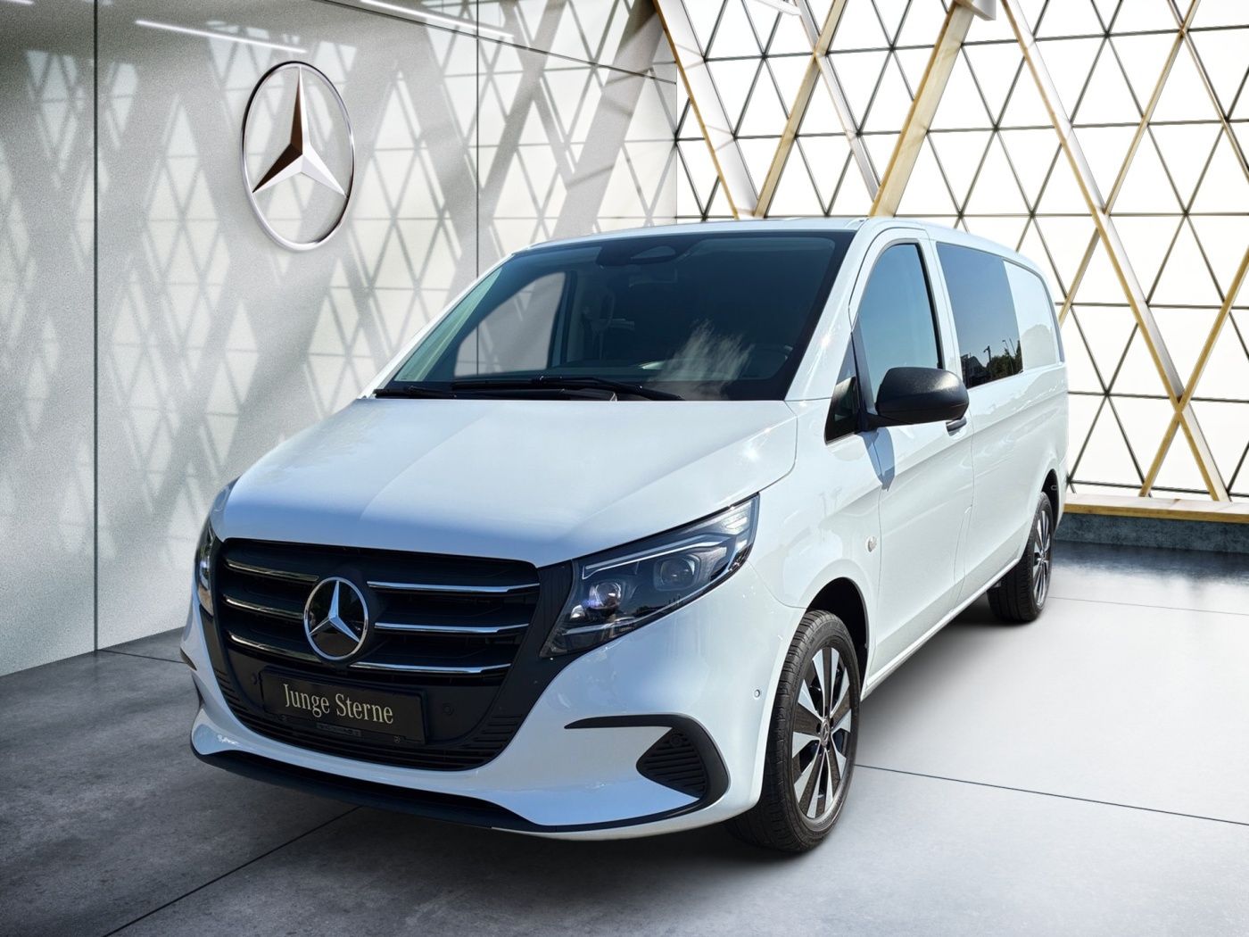 Mercedes-Benz Vito 2024 г. Белый, пробег 38040 км