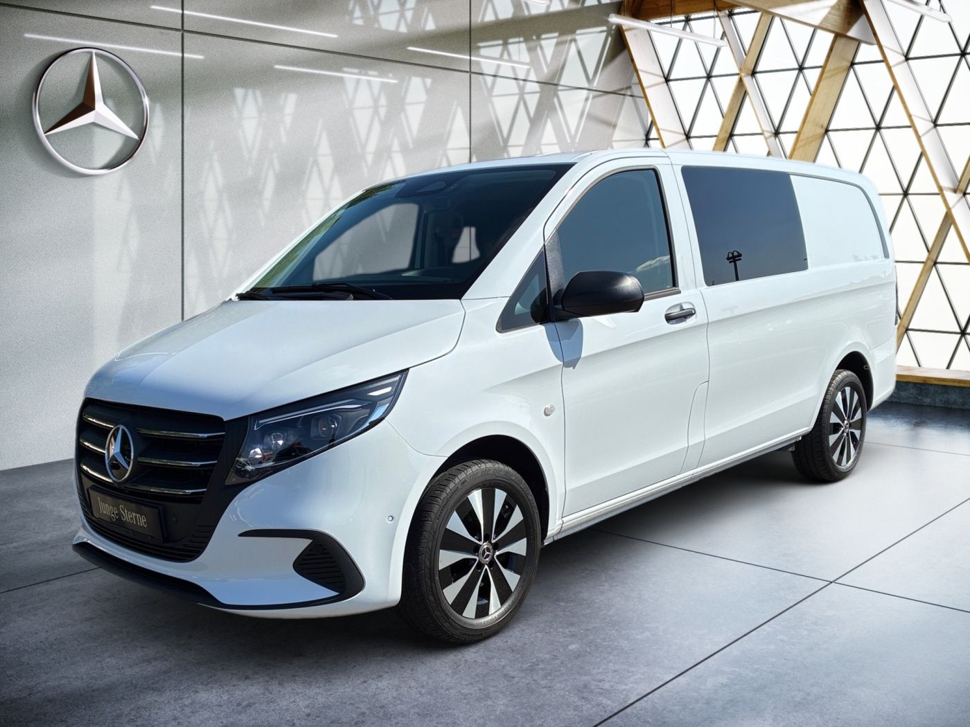 Mercedes-Benz Vito 2024 г. Белый, пробег 38040 км