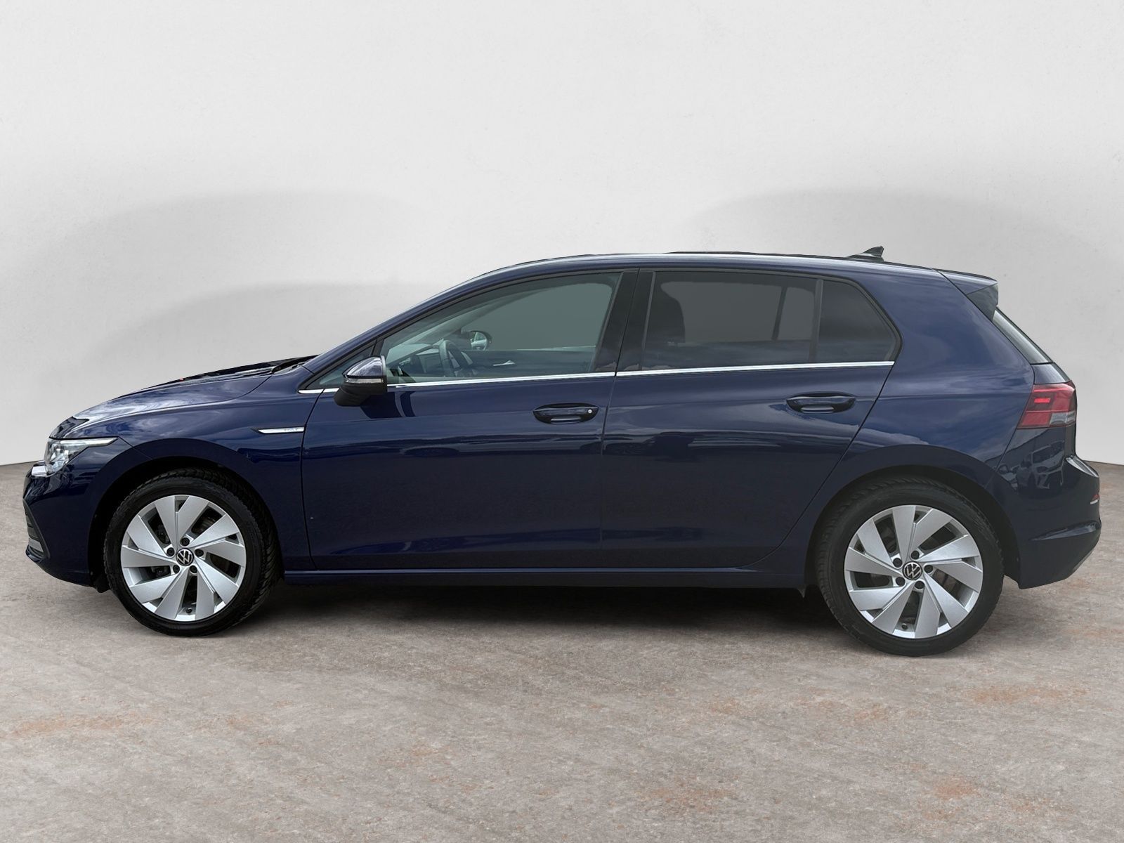 Volkswagen Golf 2024 г. Синий, пробег 49989 км