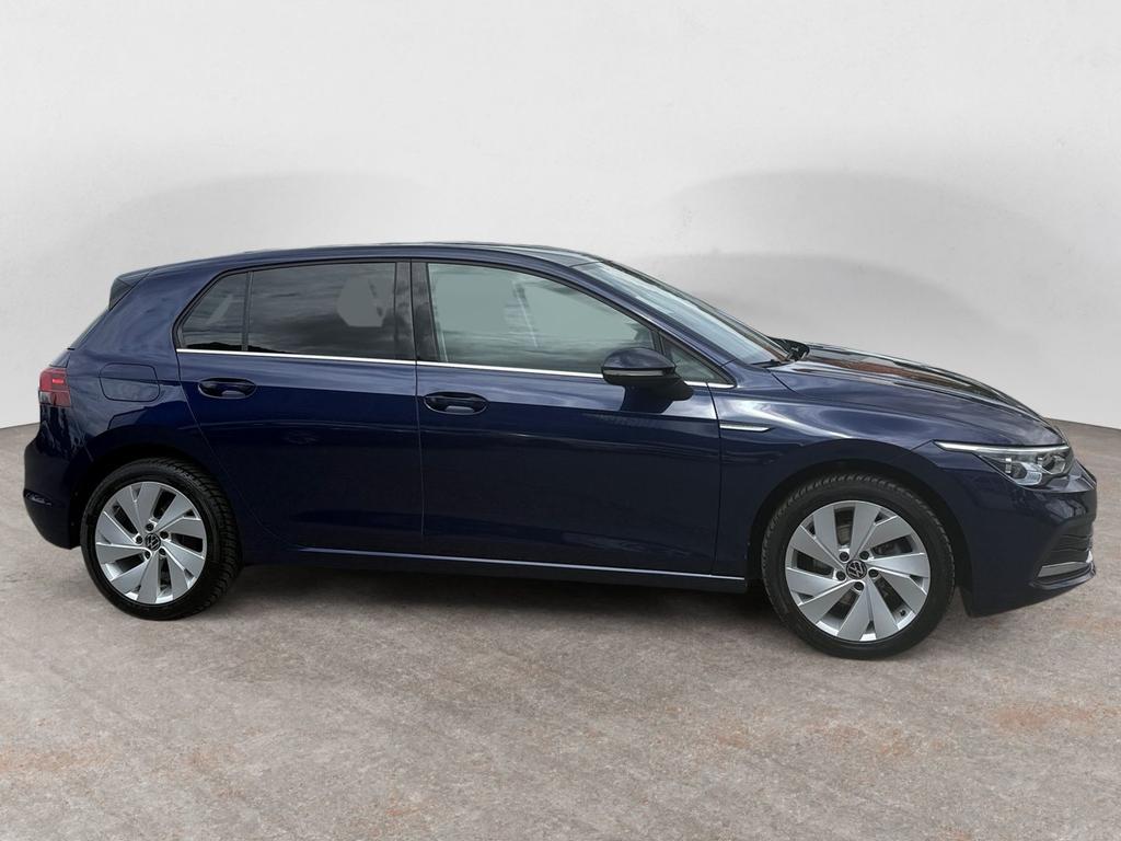 Volkswagen Golf 2024 г. Синий, пробег 49989 км