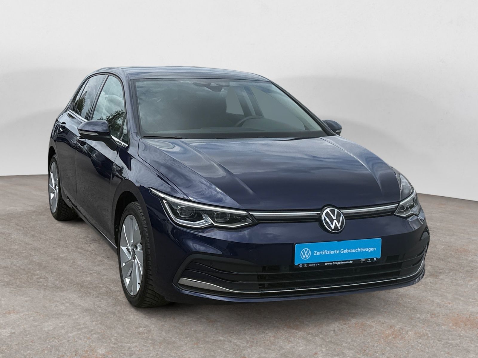 Volkswagen Golf 2024 г. Синий, пробег 49989 км