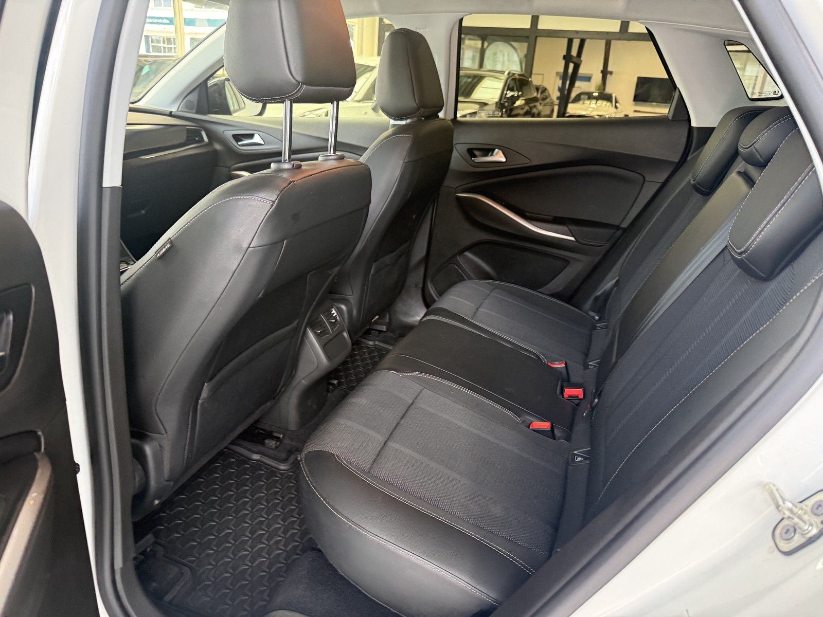 Opel GRANDLAND (X) 2024 г. Белый, пробег 43310 км