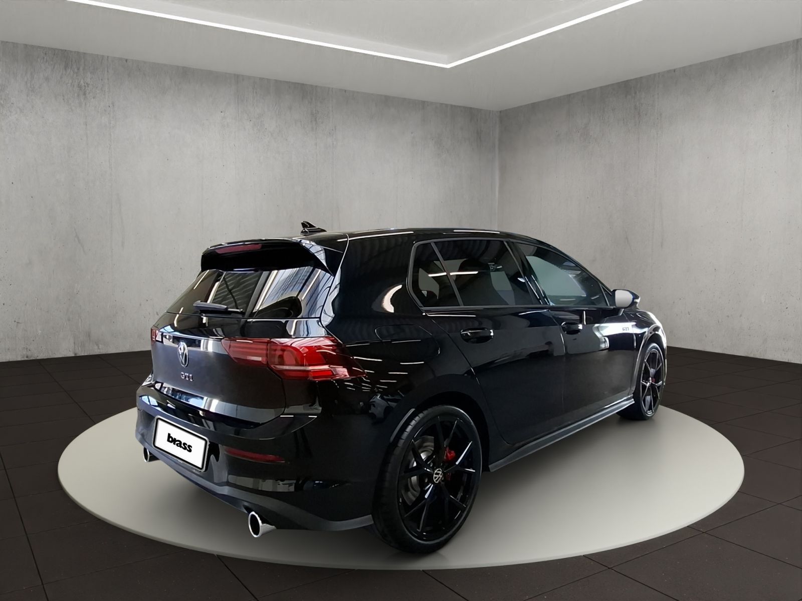 Volkswagen Golf 2026 г. Чёрный, пробег 5000 км