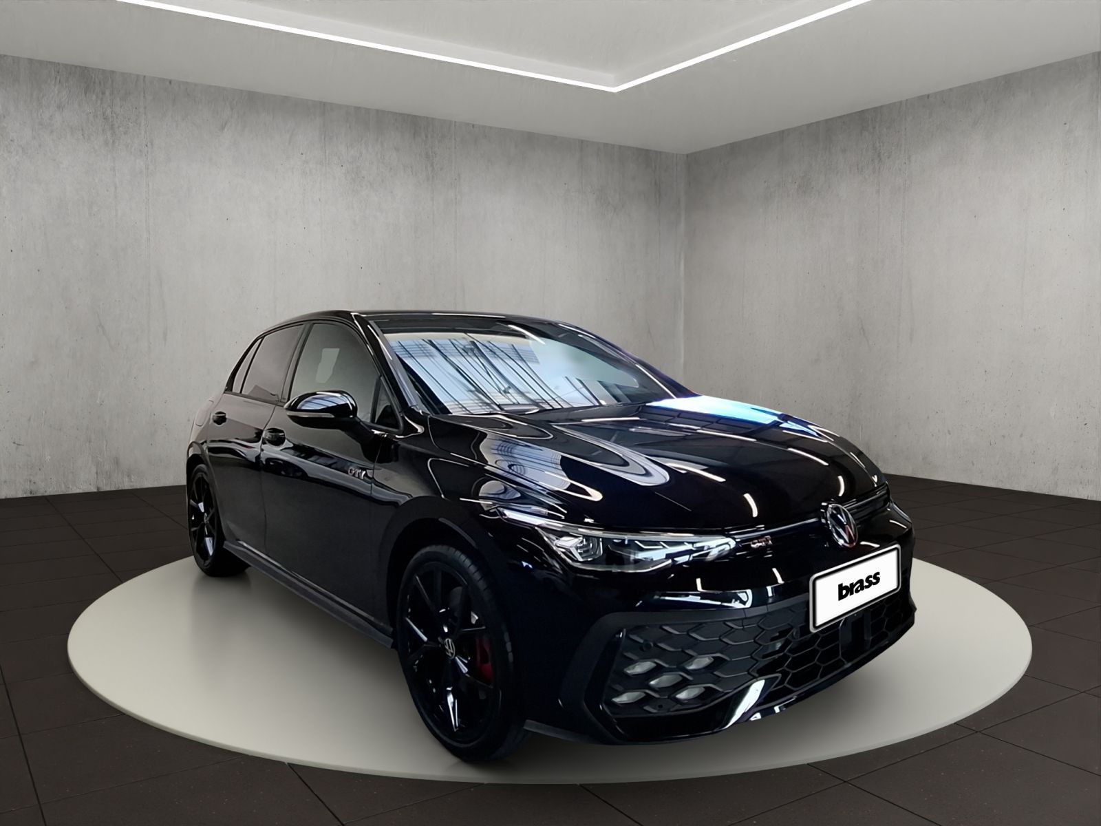 Volkswagen Golf 2026 г. Чёрный, пробег 5000 км